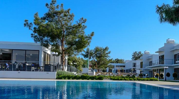 Aparthotel Cosmopolis Multi-Venue Larnaka Exterior foto